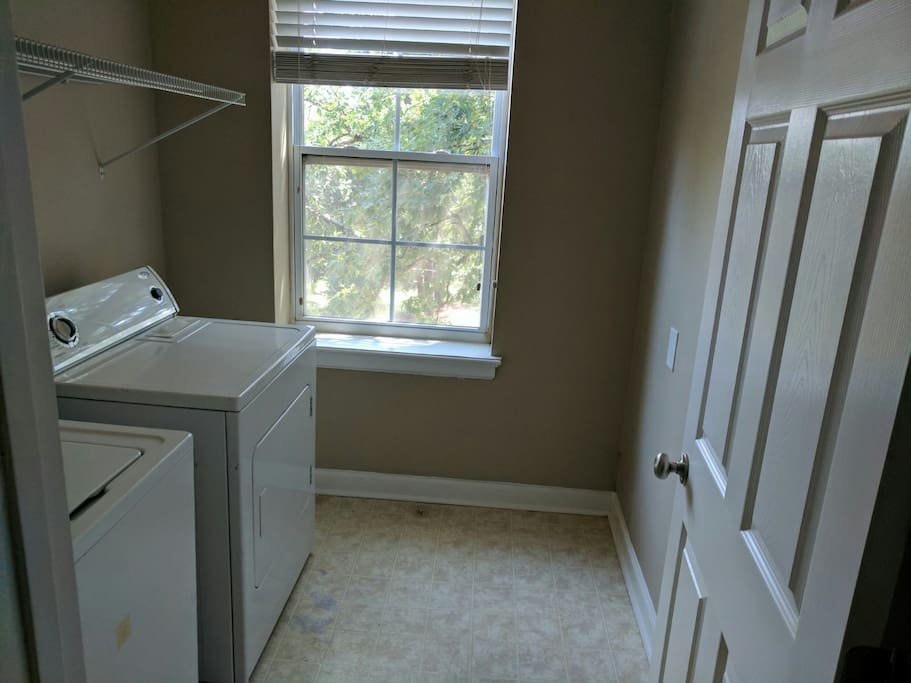 Washer/Dryer available