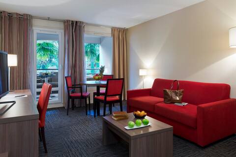 Beautiful street view apartment near Geneva