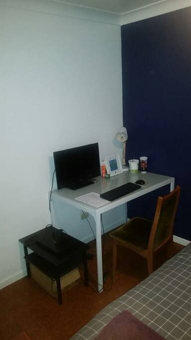 Office set up , to make it easy for manage photos and video at your laptop.