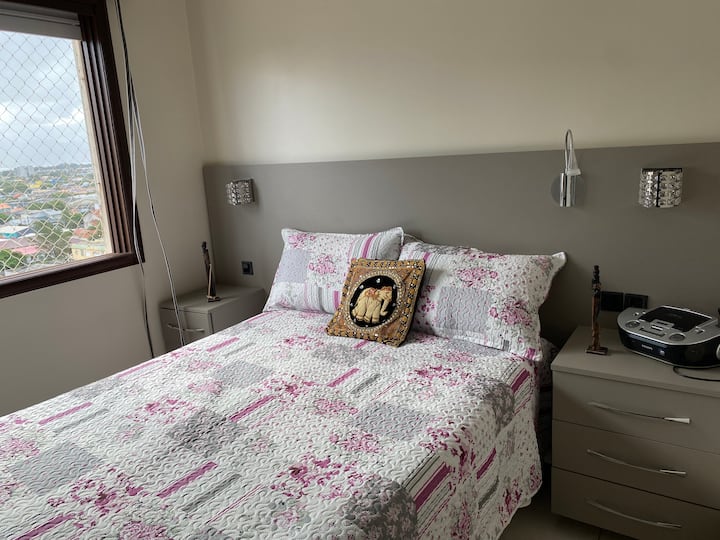 بعد التجول على الواجهة البحرية ، يمكنك الاسترخاء لإعادة شحن طاقتك في اليوم التالي.