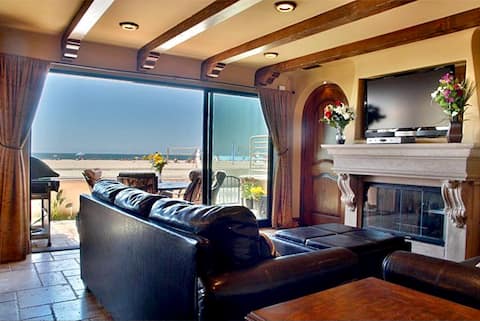 Top Airbnb: Oceanfront Beach Villa- Enjoy The Beach Life! in Hermosa Beach