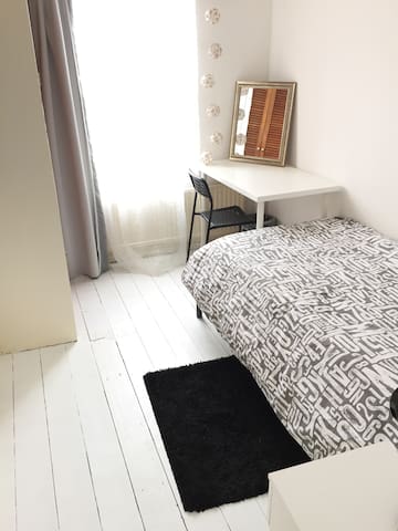 SINGLEBEDROOM IN HEART OF LEICESTER