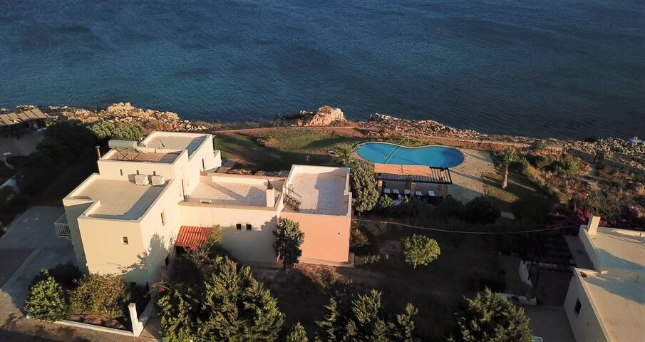 Amazing beachfront villa with private pool- Lindos gallery image 3