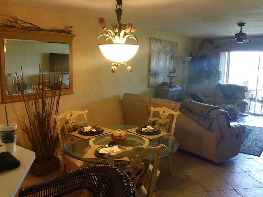 Living/Dining Area