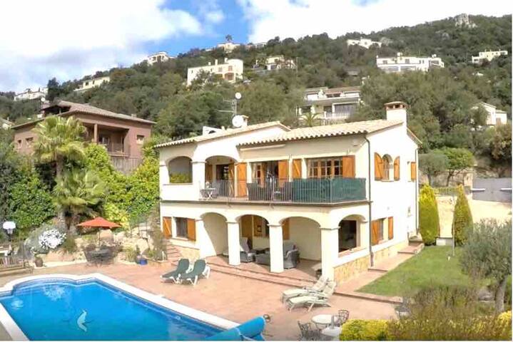 5 bedroom villa on Costa Brava with Large Pool