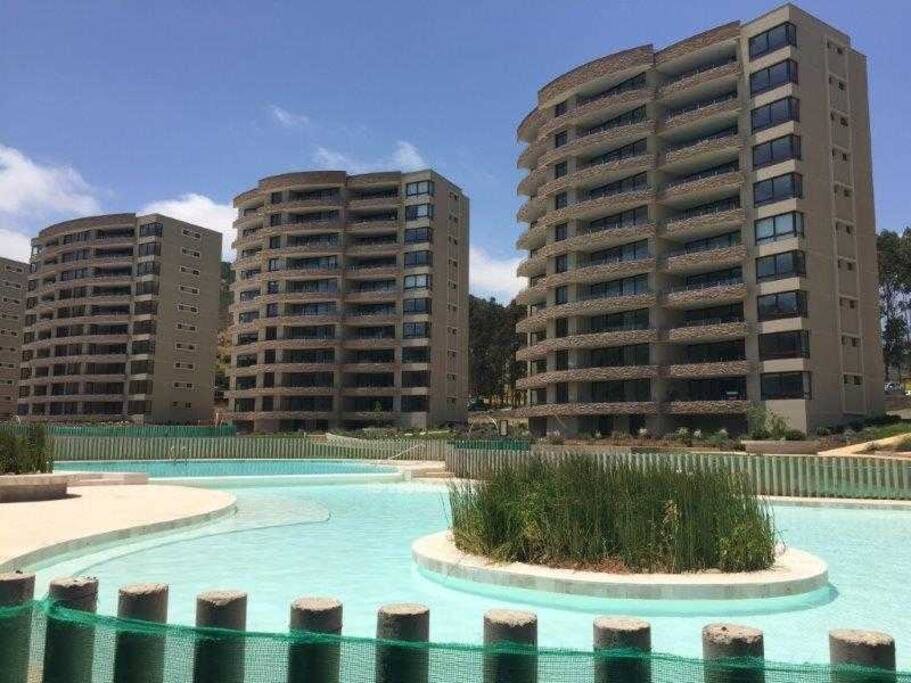 El departamento cuenta con 1 estacionamiento.