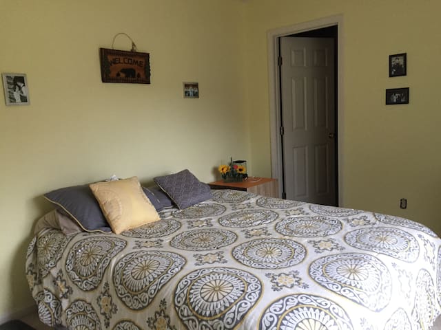 Spacious Private room and bathroom