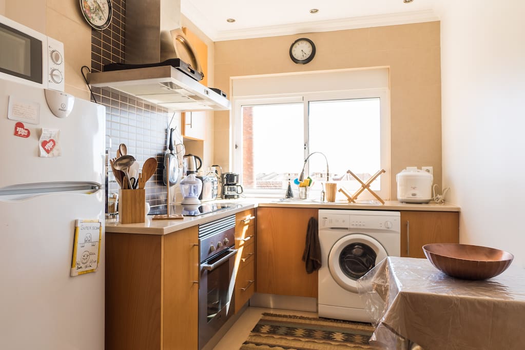Nous espérons que vous aurez envie de cuisiner ou de passer un bon moment dans la cuisine....
Enjoy the kitchen as you like...