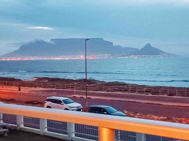 The Yellow Bench on Beach Boulevard gallery image 2