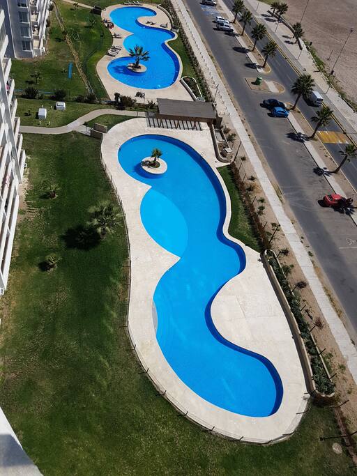 Amplia piscina