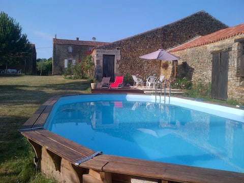 Very Charming  cottage, swiming-pool,l  Puy-du-Fou