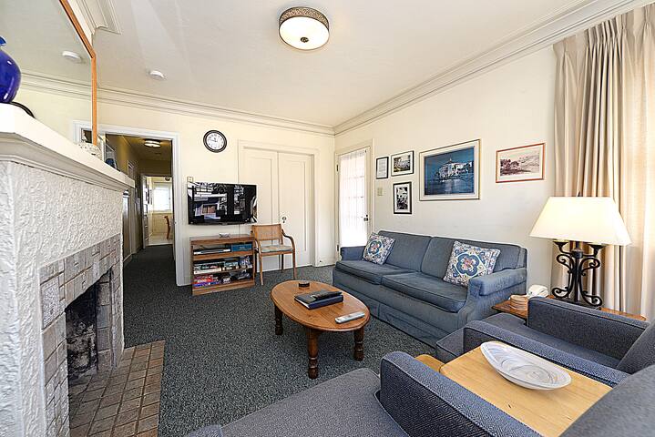 316CA Upper: Cute 2nd level Half of Duplex + gallery image 4