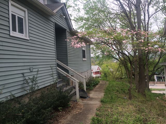 Private Suite W/ Private Bath and Private Entrance