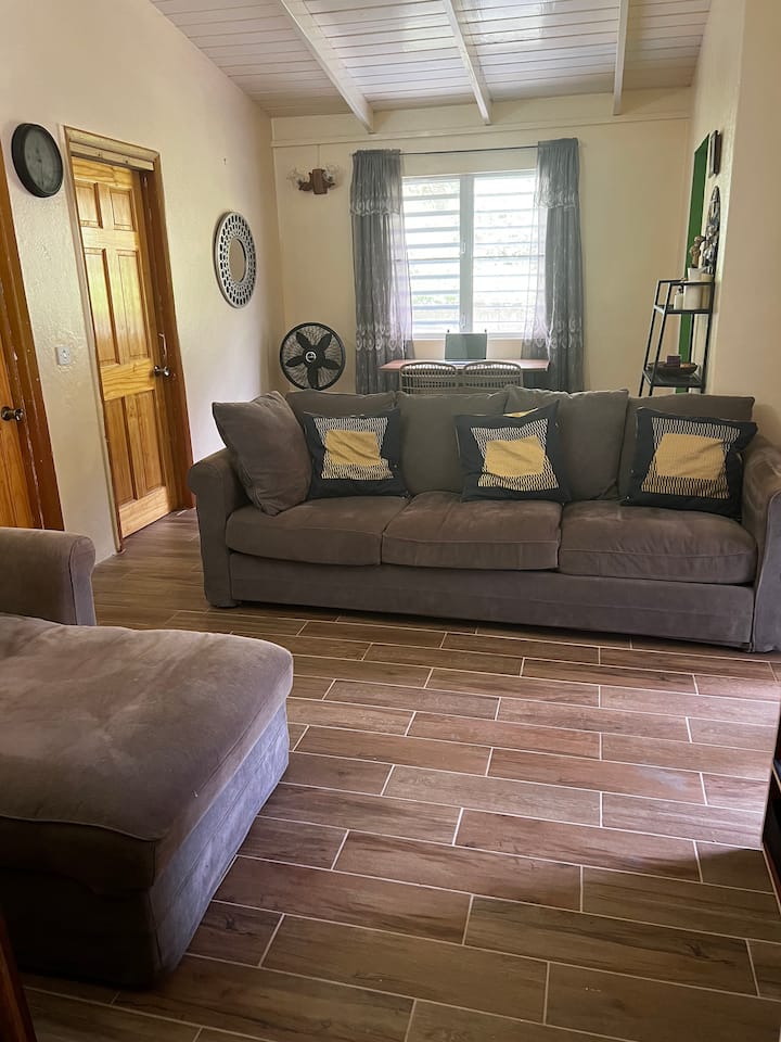 Comfy & Modern 3 Bed Residential Home With Porch - Montserrat