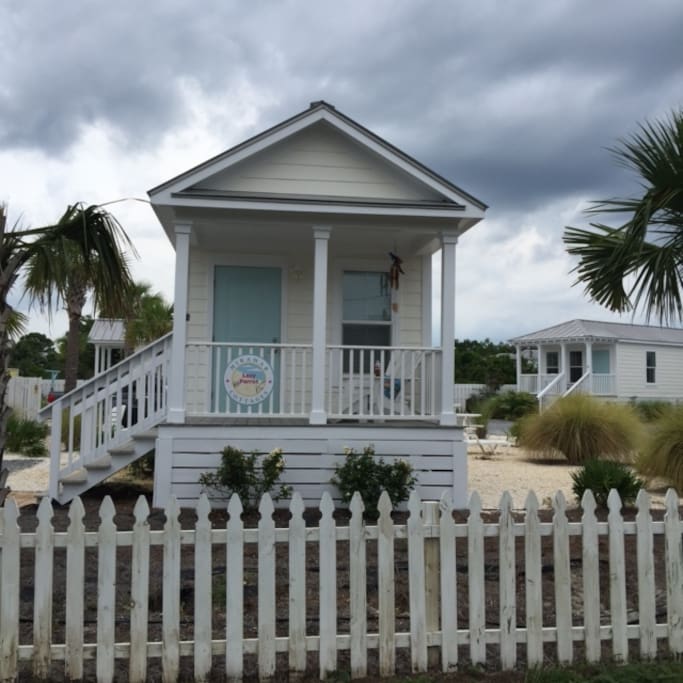 "Lazy Parrot" - Tiny Beach Getaway For Two