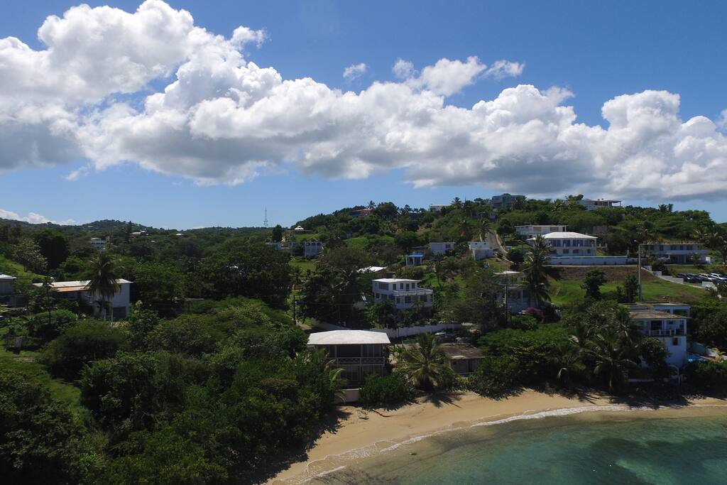 casa arena (white building on shore, far right)