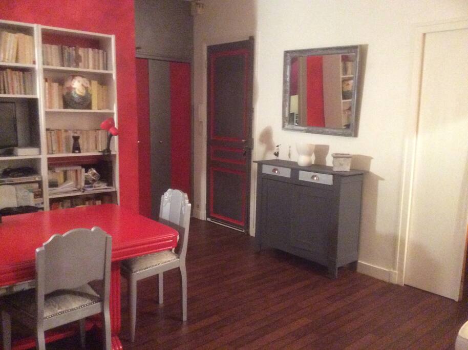 salon accès cuisine séparée
