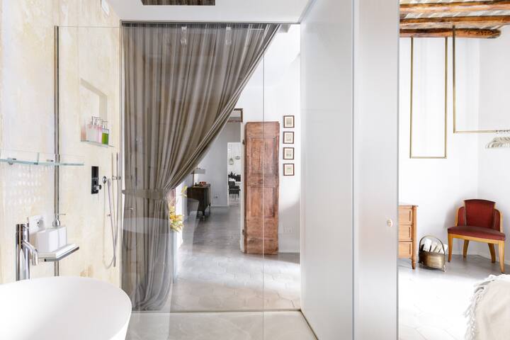 Trastevere Luxury, ampia e confortevole location sospesa tra design e storia. gallery image 4