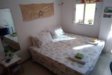 Habitació àmplia i lluminosa, amb esmorçar inclòs