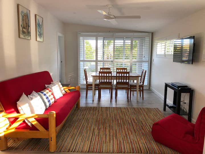 Lofty Lodgings Apartment - Australian Reptile Park, Somersby