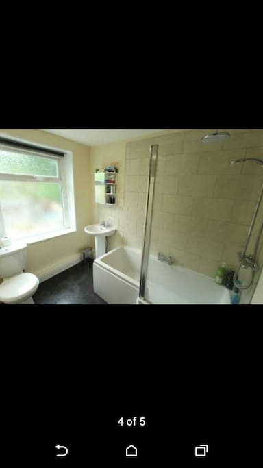 Modern bathroom with P-shape bath.