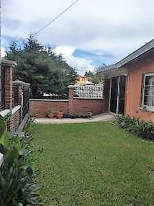 Front Yard with automatic gate and parking spot for one car