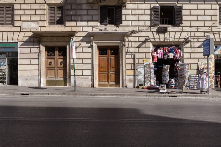 Central Rome apartment, Via Cavour gallery image 3