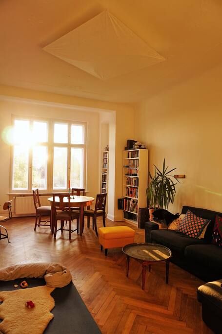 Wohnzimmer mit Nachmittagssonne