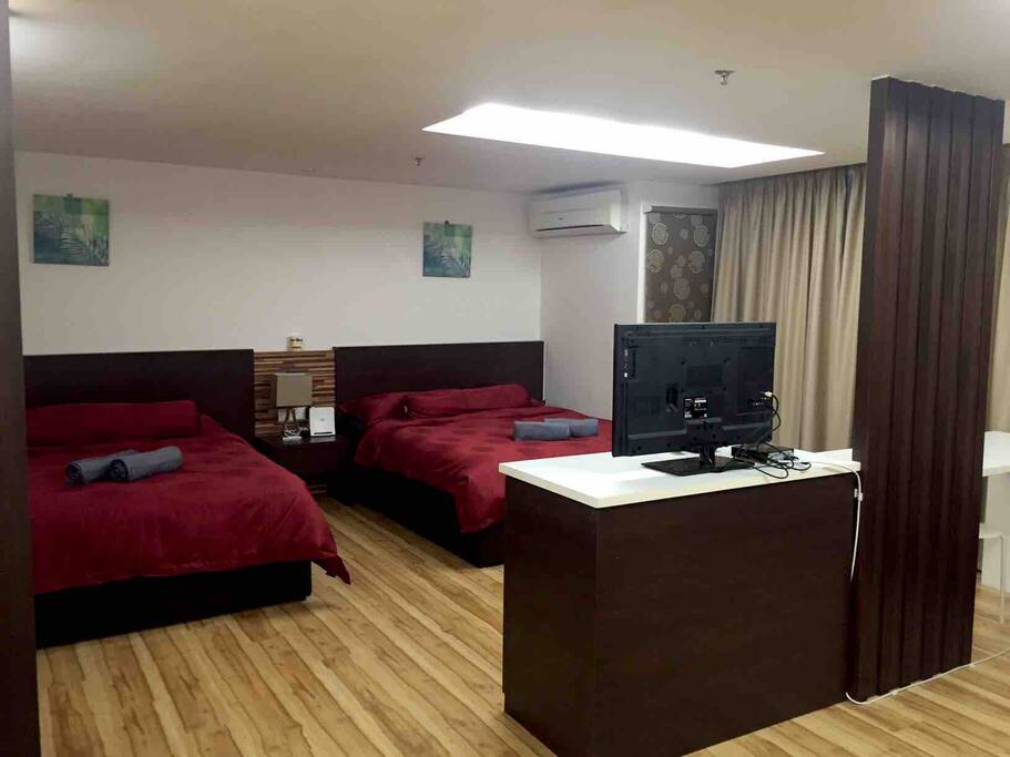 2 queen beds for 4 adults