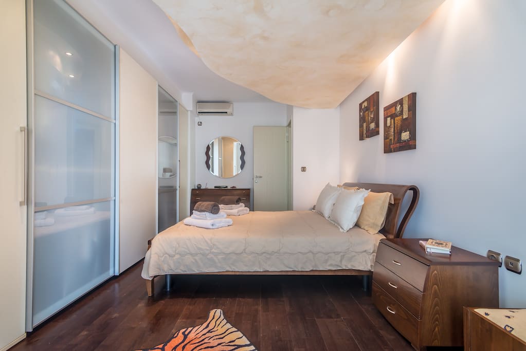 Bedroom with king size Double Bed