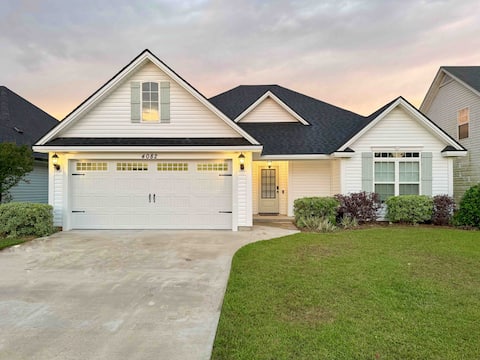 Willow Round Resort-5 min off I-75 w/ Lake Views!