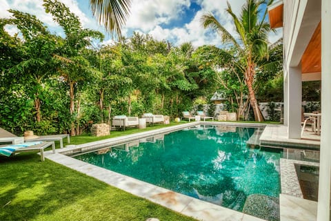 Luxury BEACH HOME! 2 King Suites! Heated Pool/Spa!