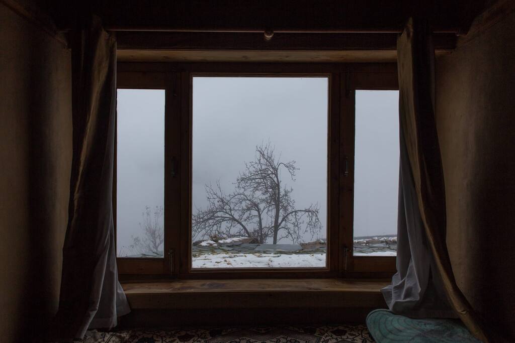 Bay window bed