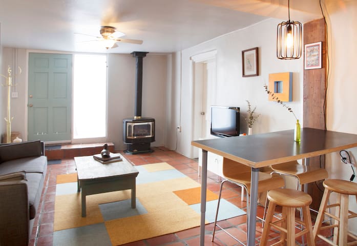 Lovely 2bdrm Adobe • Baca Railyard • Near Downtown