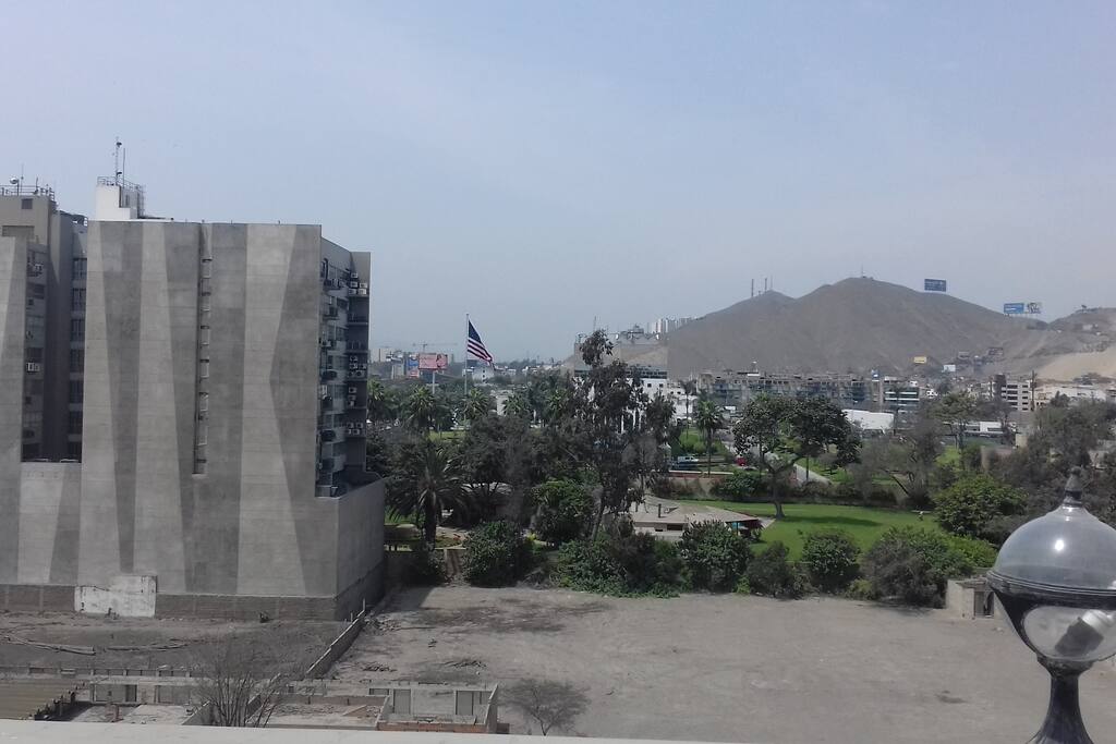 Frente a la embajada de EEUU