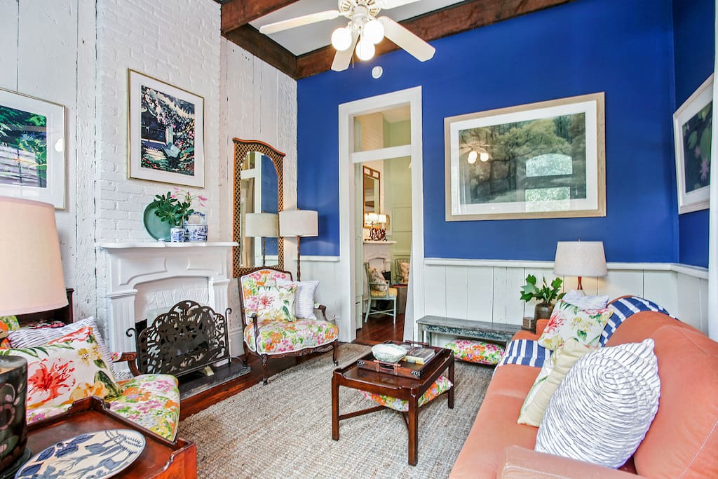 Living room leading to bedroom