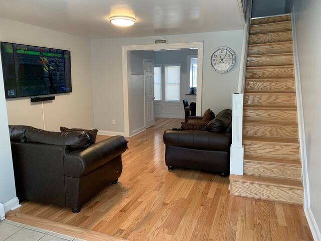 Home in Queens / Free Parking/10min JFK- LGA