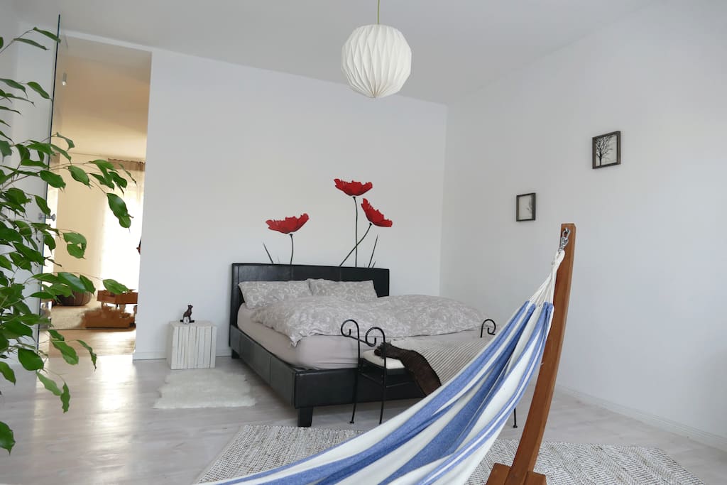 Bedroom with approximately Queen size bed (1,60x2,00m, with two seperate matresses) and an all-year-round-summer-feeling-hammock!