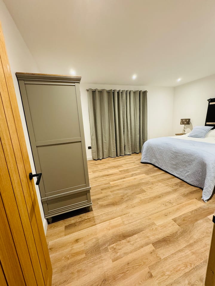 Spálňa môže byť vytvorená ako manželská posteľ alebo dve jednolôžka. 