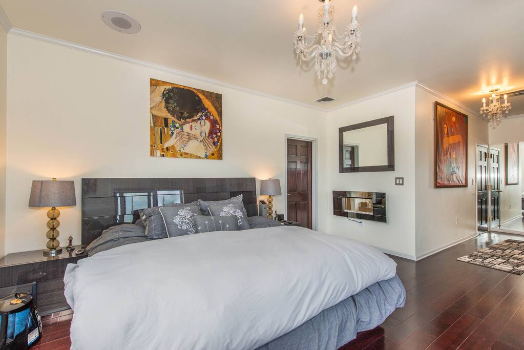 Master bedroom with access to terrae
