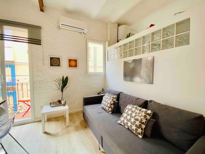 Cosy White & Orange Touch Flat 5m Walk From Beach - Barcelona