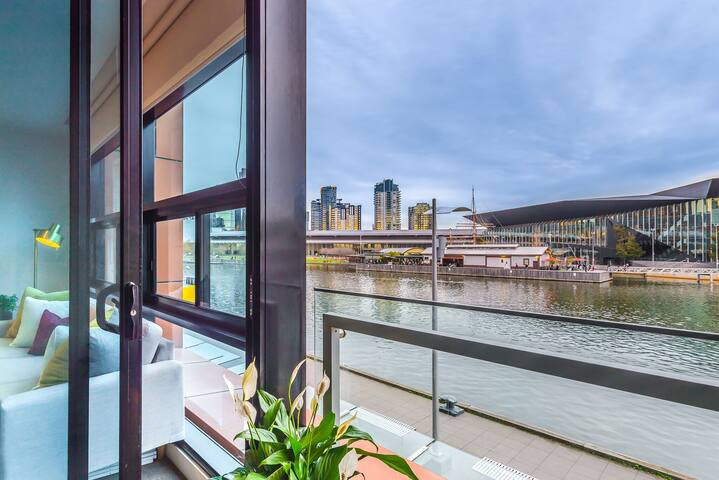 Luxurious waterfront Apartment!