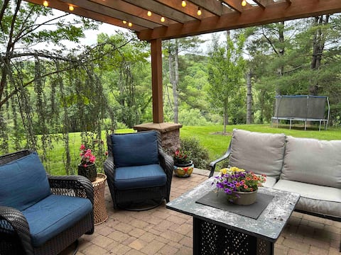 VT/RU Large, Charming Home, Great for groups!