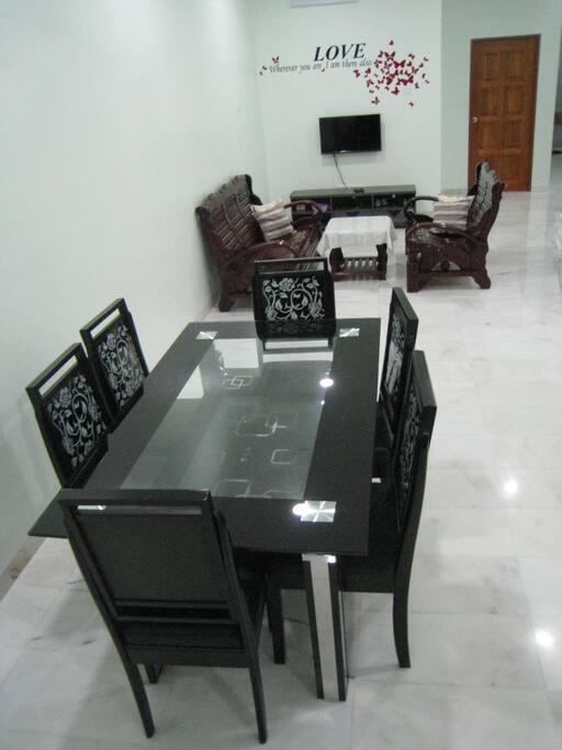 客厅 (Living Room)
