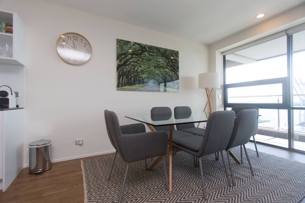 Dining table with 6 dining chairs