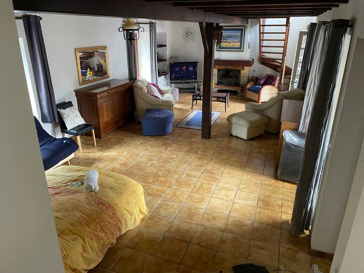 Spacious Villa In The French Town Of Confolens - Confolens