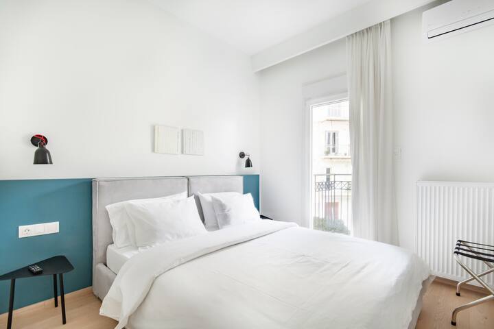 Stylish Penthouse with Superb Lycabettus Hill View gallery image 2