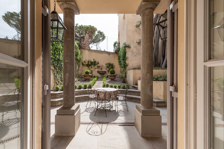 Wonderful house with garden gallery image 2