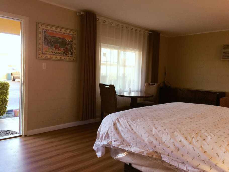 Cal-king bed room