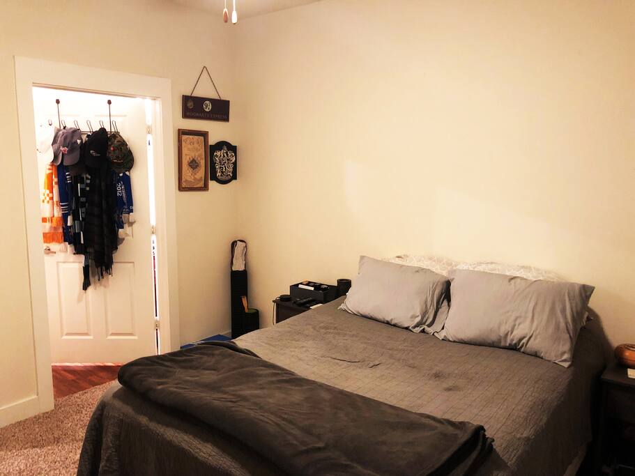 Bedroom with queen size bed.
